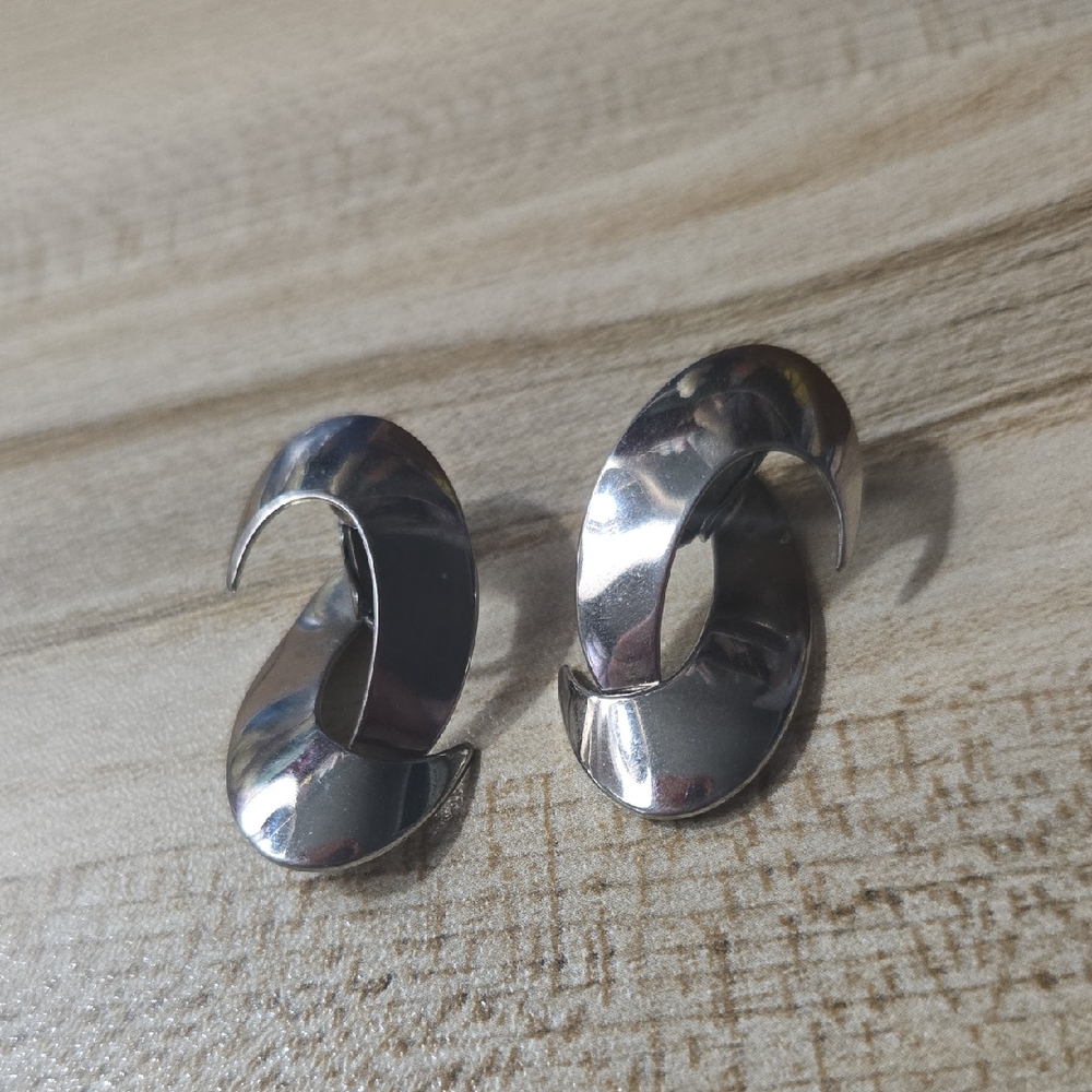Vintage Modernist Swirl Clip On Earrings Futuristic Silver Tone  MCM